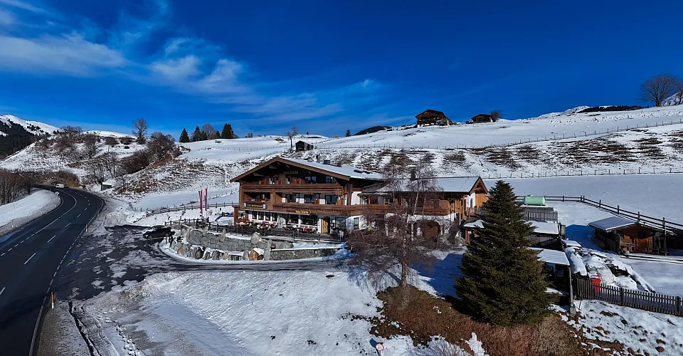 gasthof_hohe_brcke_drohnenfoto_1_bearbeitet.jpg